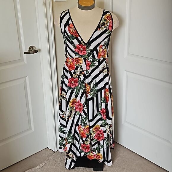 Milk & Honey Women's Tropical Floral Pattern Asymmetric Hem Maxi Dress Small Red - Picture 2 of 16